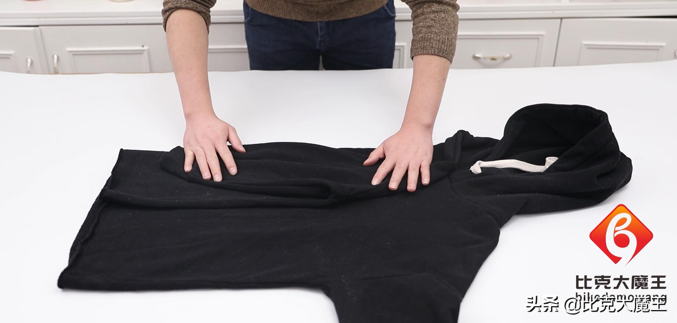 厚衣服怎么叠比较省空间,怎么叠厚衣服省空间行李箱