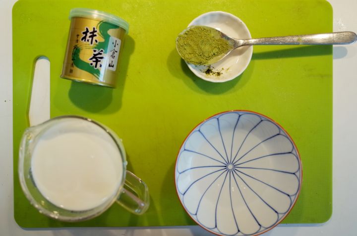 天冷了来一杯暖心热饮,天冷了给自己来杯奶茶