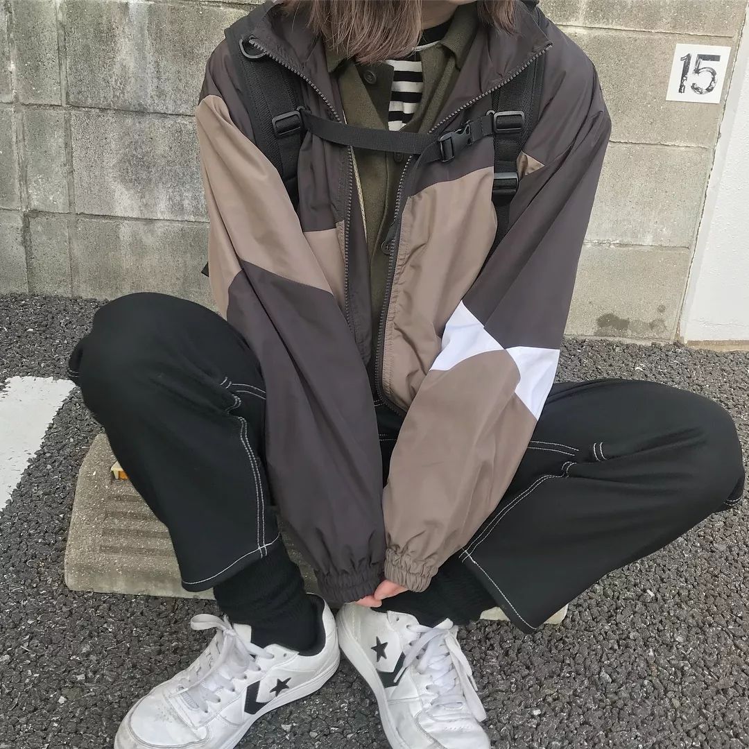 欧阳娜娜穿匡威经典款,匡威高帮帆布鞋欧阳娜娜