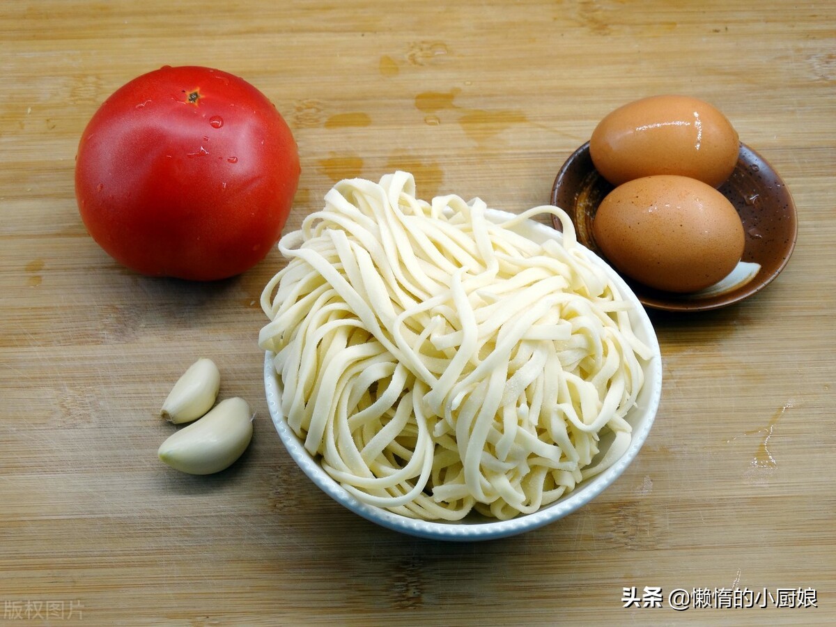 面条要劲道诀窍,油泼面面条怎么和面更劲道