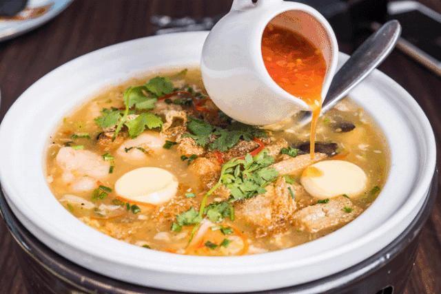 外滩惊现天价「奶盖雪蟹」，比宝马还贵