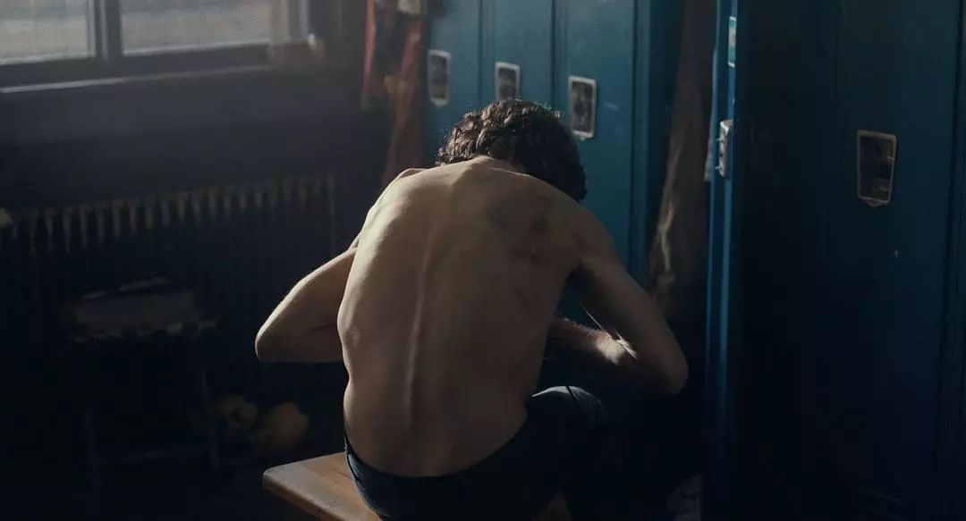 卸完妆怎么看出来卸干净了,卸完妆眼睛看事情发白