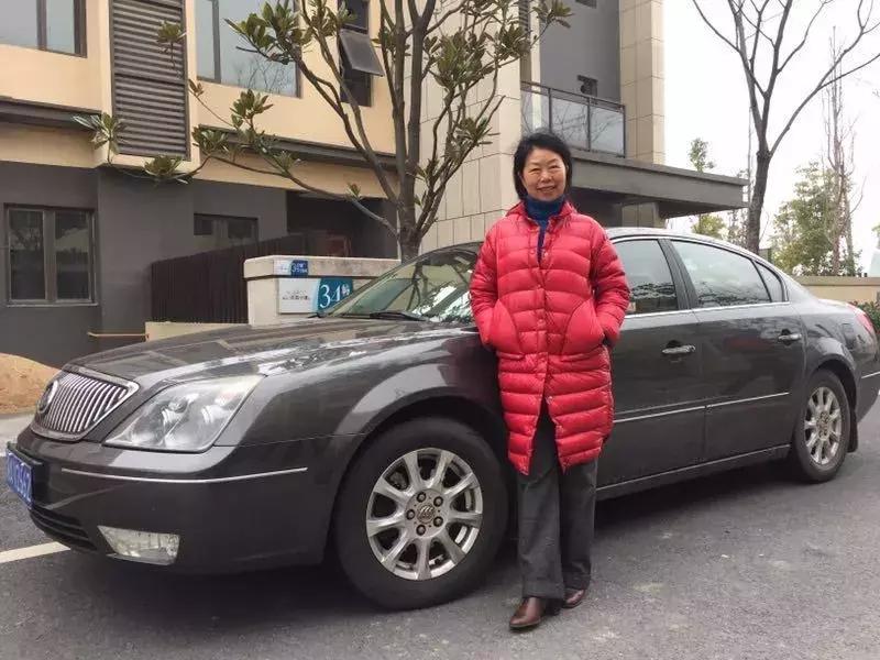 中国大妈外出旅游标准动作合辑！炫翻天！