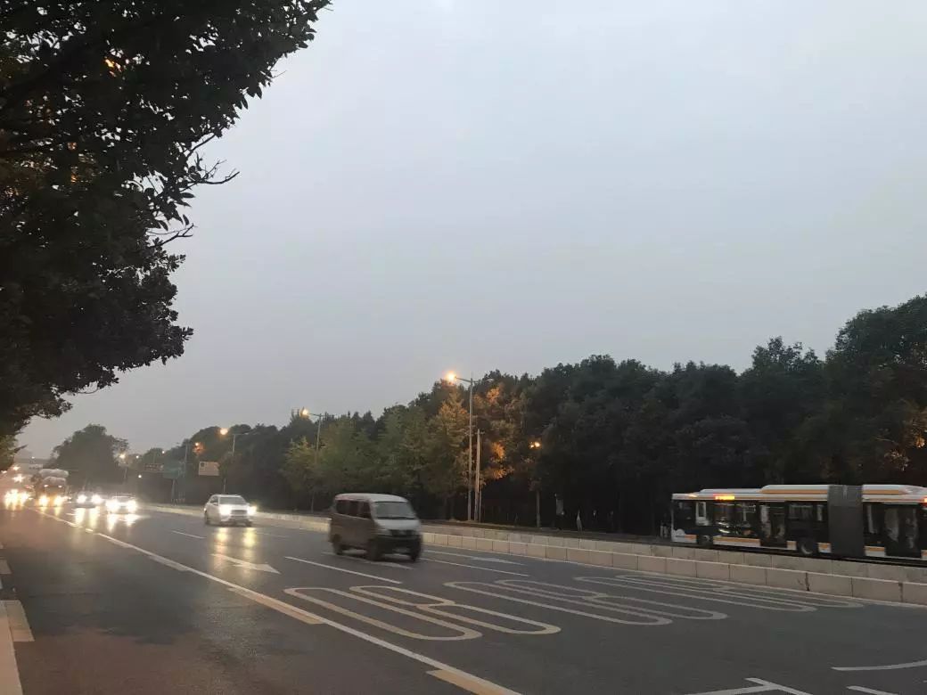 凤凰山扩建,今日凤凰山体育中心