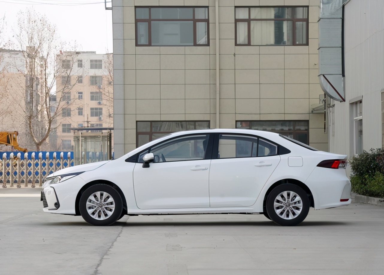 丰田卡罗拉非常省油保值的一款车,丰田卡罗拉十万左右轿车最佳选择