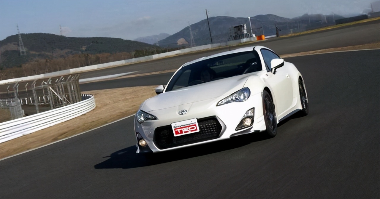 丰田ae86秋名山高燃,丰田ae86秋名山飙车视频