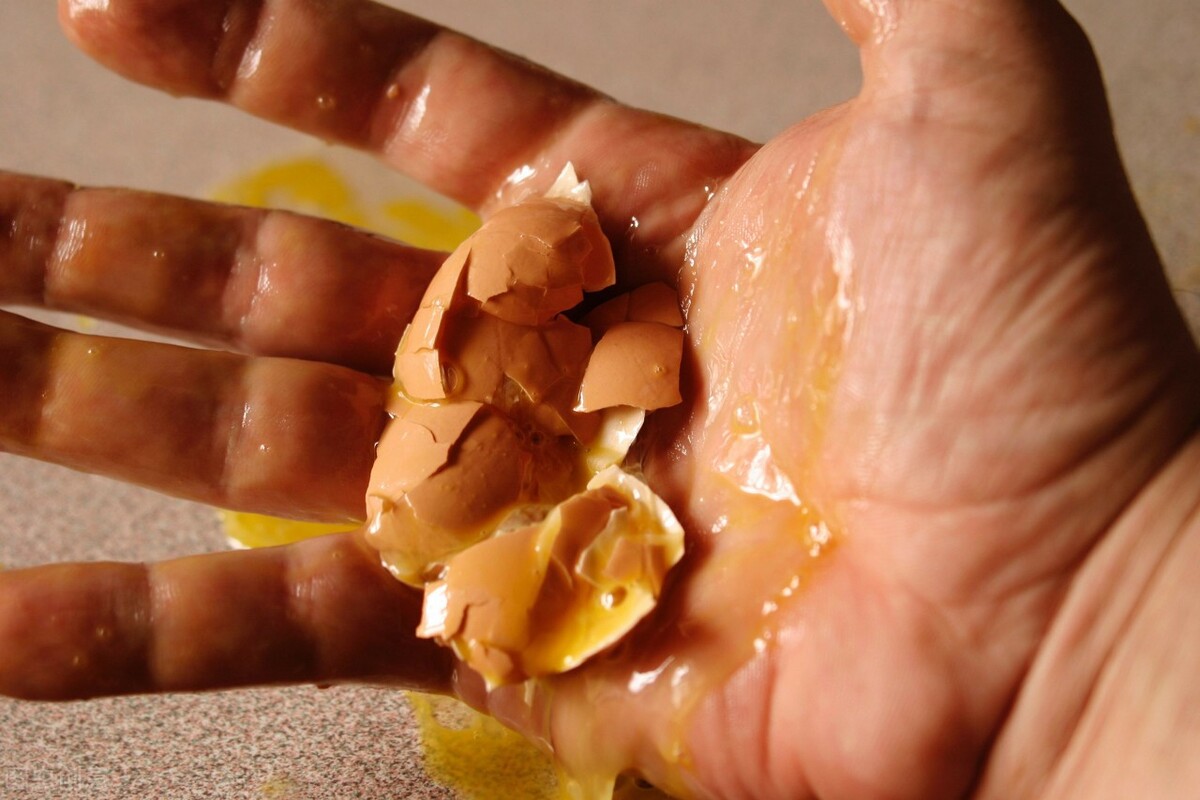 银子耳钉发黑怎么清洗,银子发黑没有锡纸怎么清洗变白