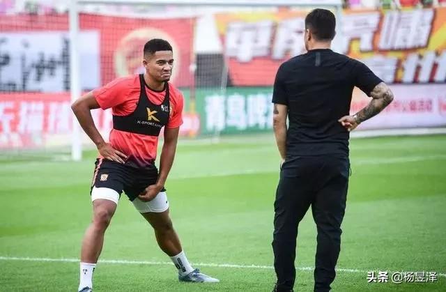 范迪克身体对抗集锦,范迪克1对1