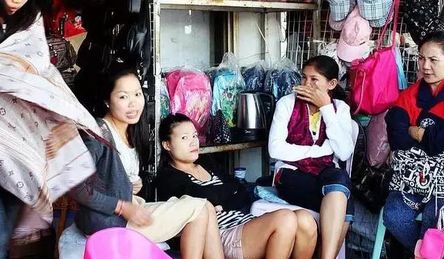 在天堂和地狱之间有炼狱,老挝之旅的感慨