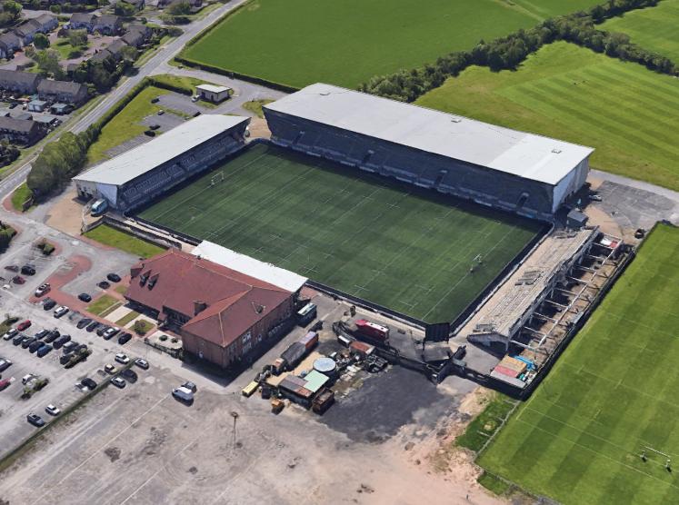 是时候介绍看一下英格兰的橄榄球场了，至少能达到英乙水准