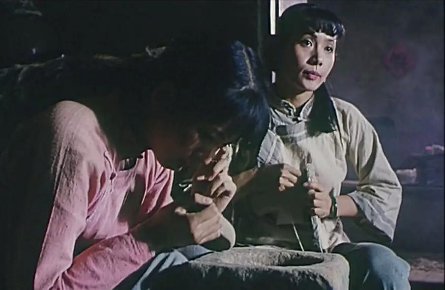 《裸血》：美貌少女成为男人复仇的工具，贪婪和蒙昧下无人能幸免