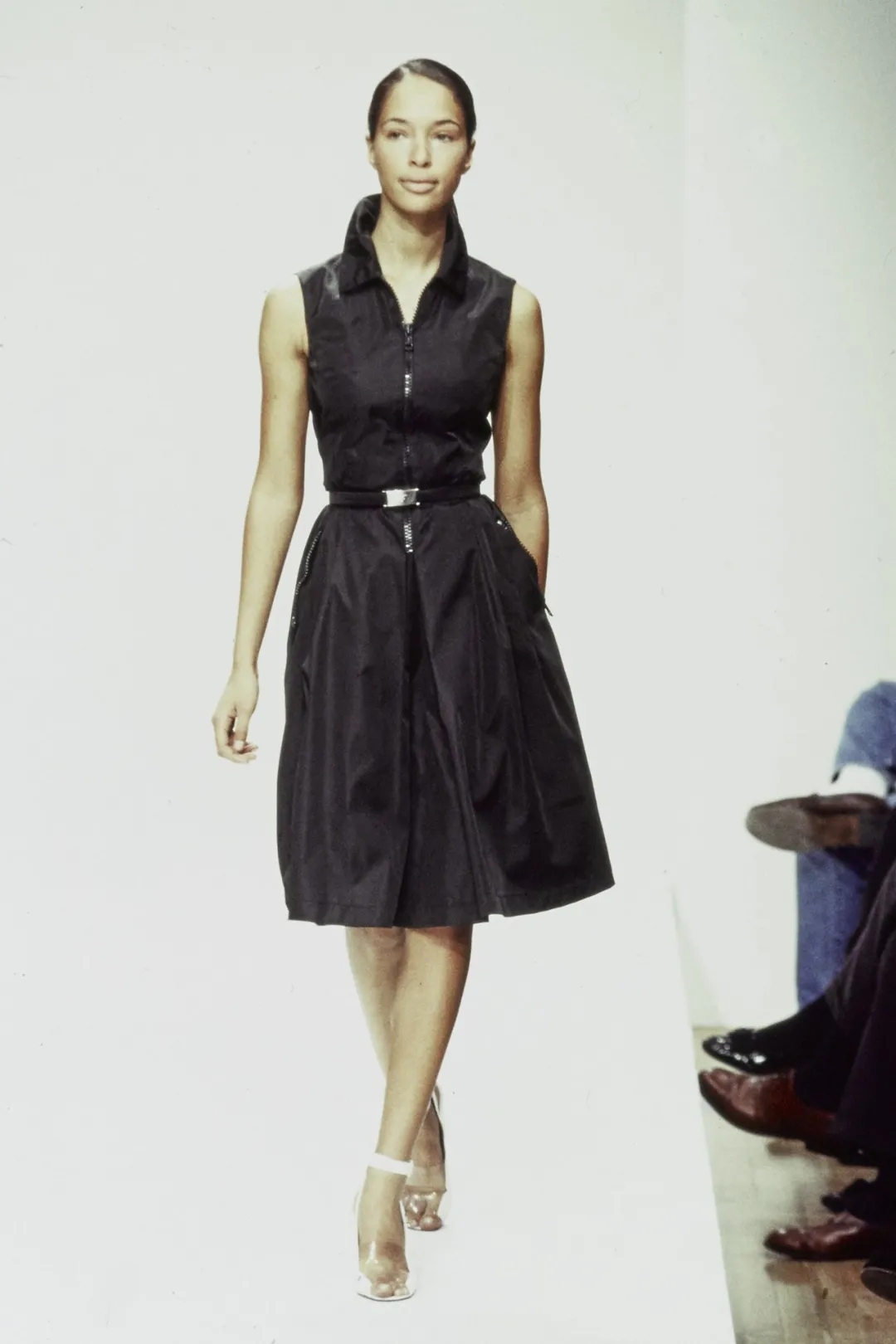 不了解Prada的“丑”，你对它的印象也许还停留在电影里