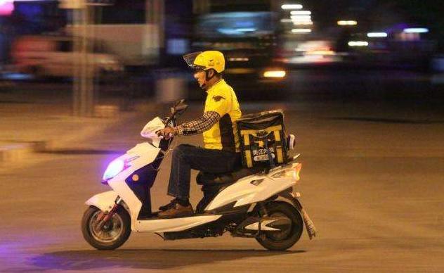 美团小哥一个月能挣多少钱,做美团外卖小哥一个月能挣多少