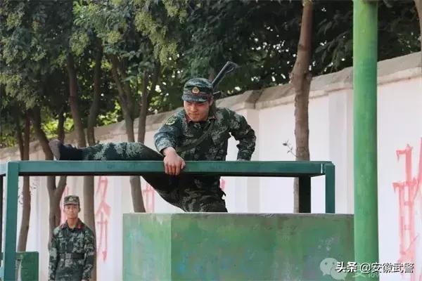 速来围观河北武警新兵一天训练,速来围观新和县特警的野外练兵