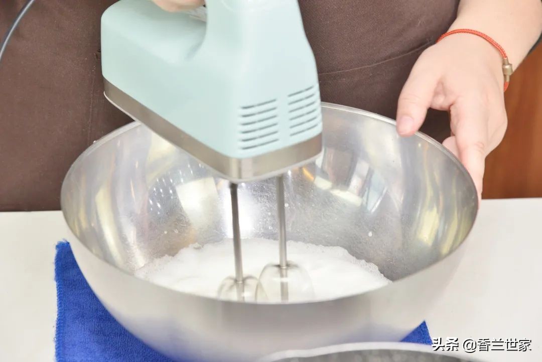 「香兰教程」熬糖版牛轧糖，这样做的牛轧糖好像草莓味的云朵