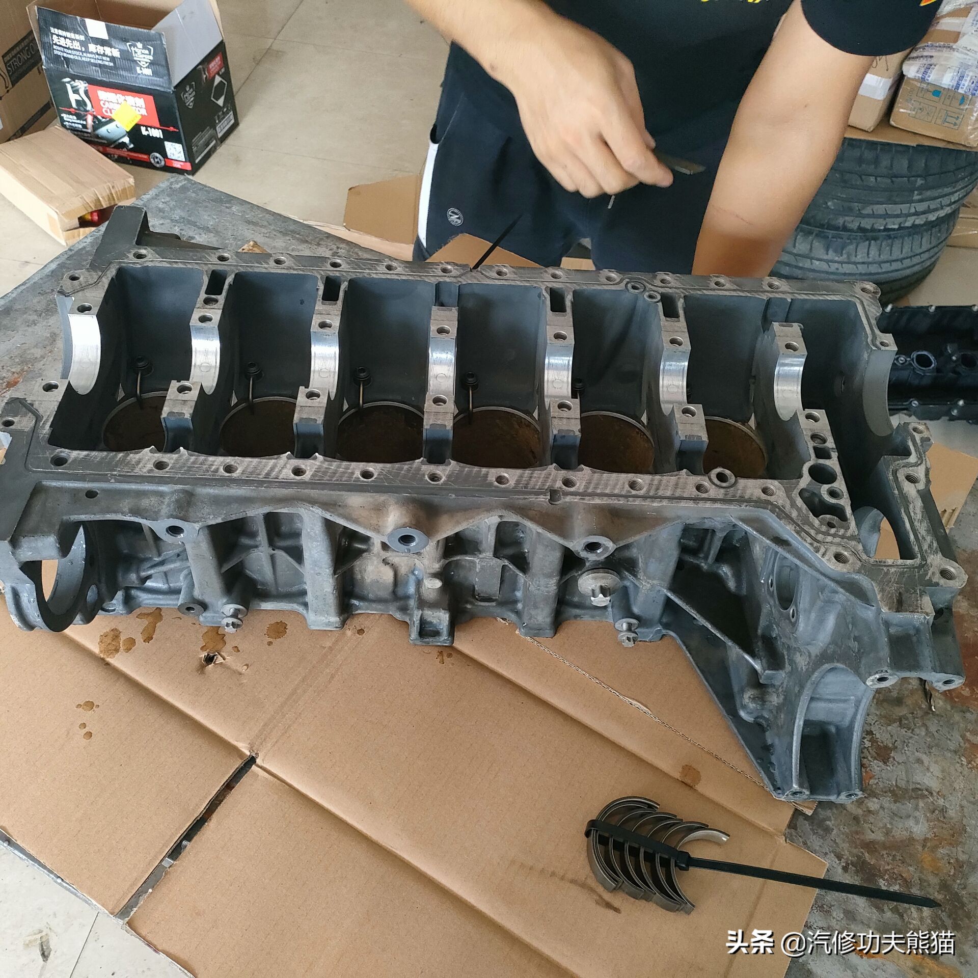 宝马e90325i2007款,宝马e90漏机油通病