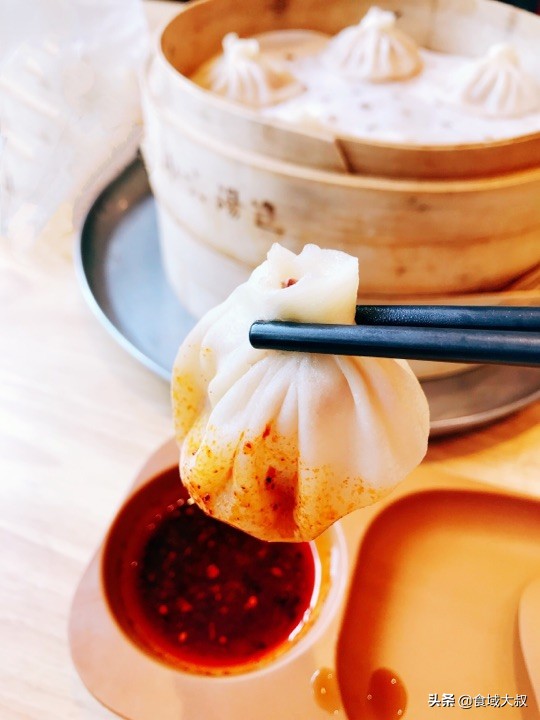 韭菜盒子是来自东方的一道美食,韭菜盒子经典小吃