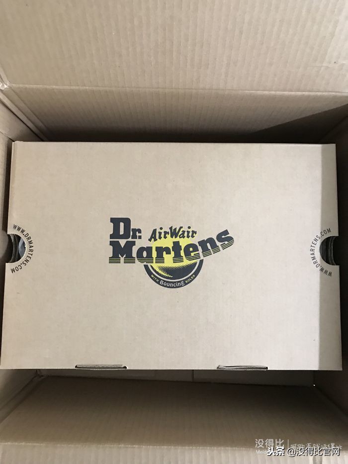 drmartens马丁靴冬季穿搭,drmartens马丁靴经典款搭配