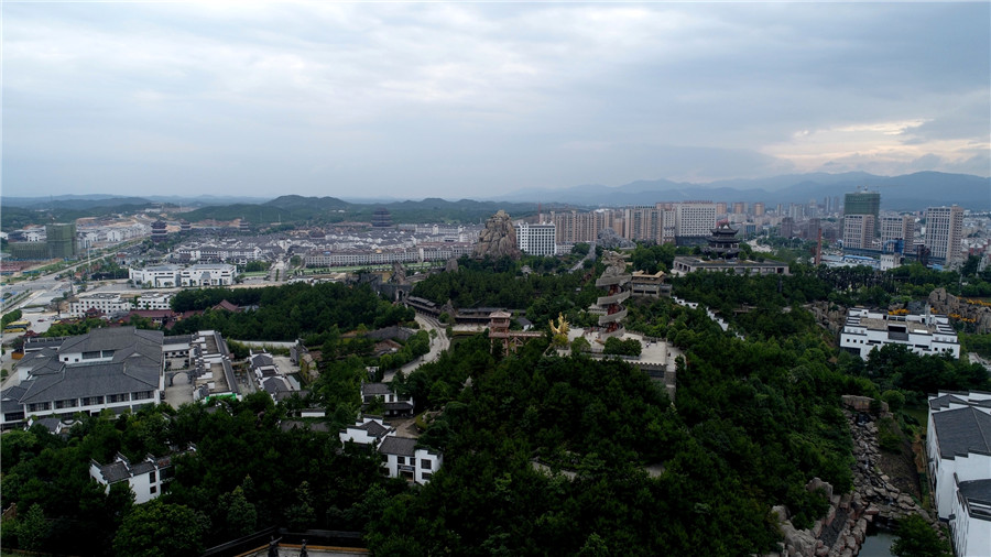 大别山脚下，长河岸边，40年崛起一座新城