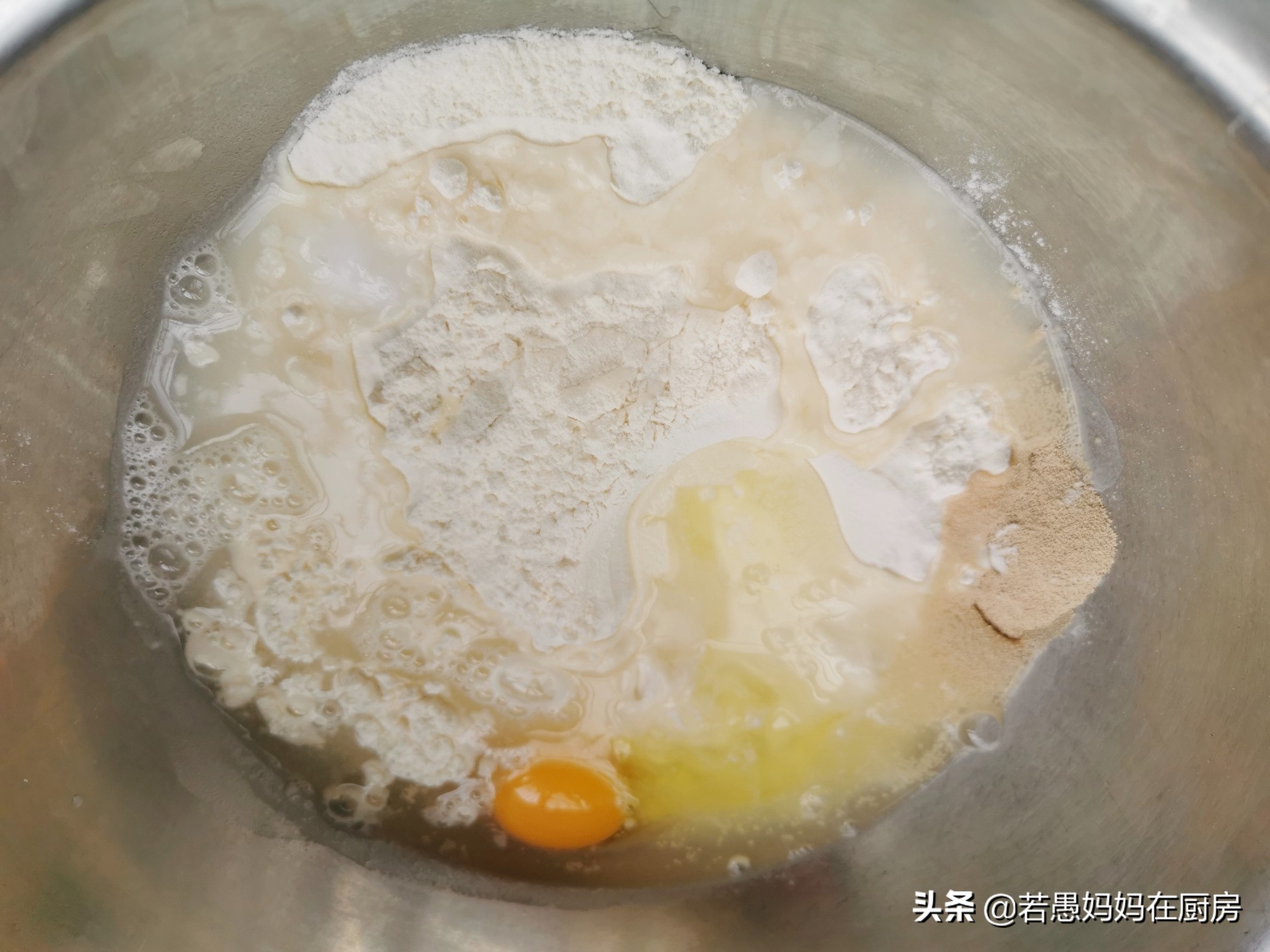 炸油条用酵母粉和苏打粉,油条用酵母粉和泡打粉哪个好