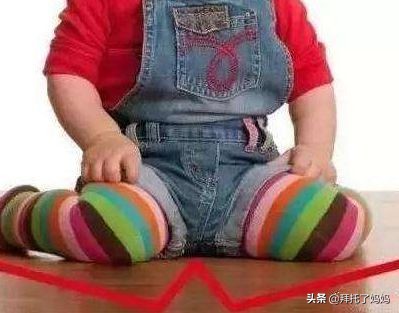 宝宝腿部弯曲不正常图片,宝宝腿畸形是因为什么