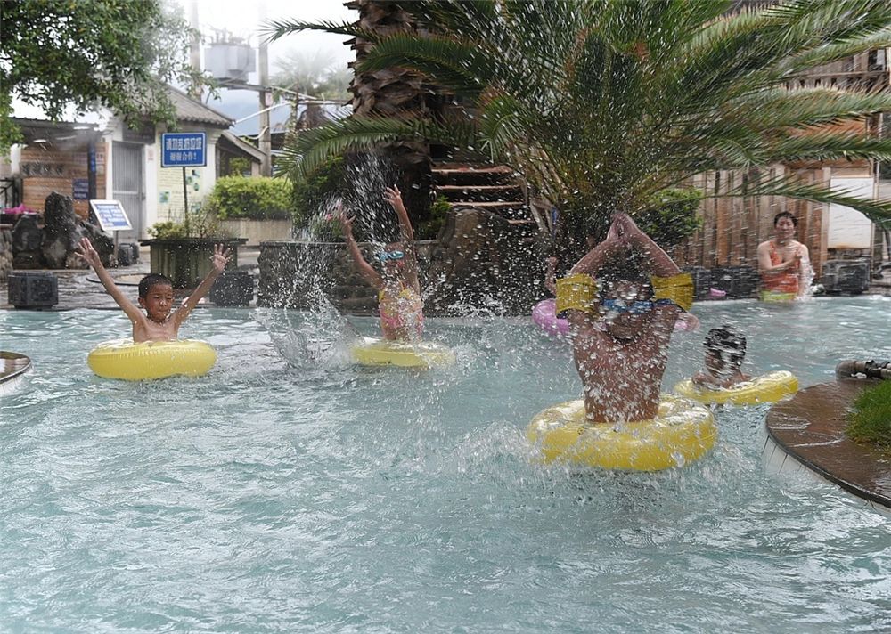 泡温泉到什么地方去,大理去哪里泡温泉最好