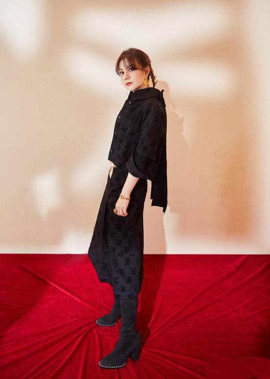 赵薇连帽卫衣穿搭,赵薇机场穿搭真时髦