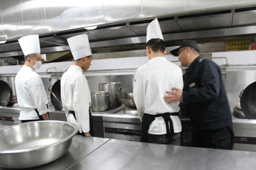 龙冈大酒店开展消防演练，传递安全“正能量”！