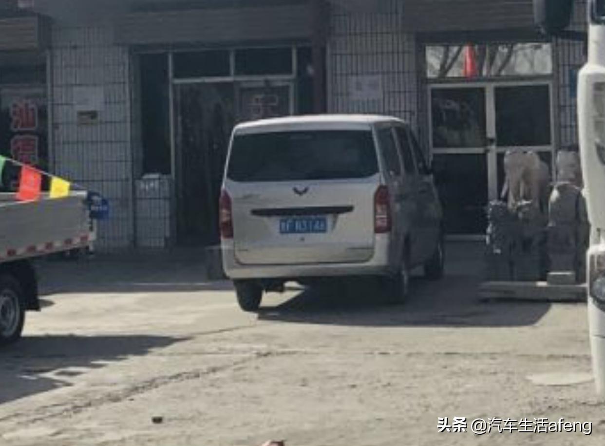 五菱宏光v6试驾视频,五菱宏光v最新5座版用车感受