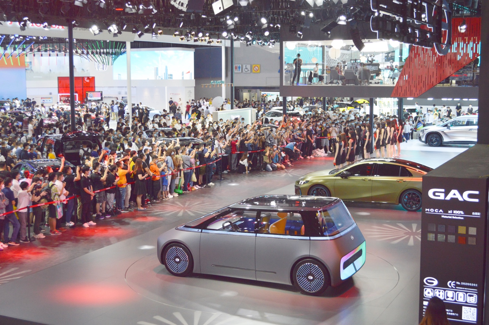 广州车展车模小姐姐,2019上海国际车展广汽传祺车模