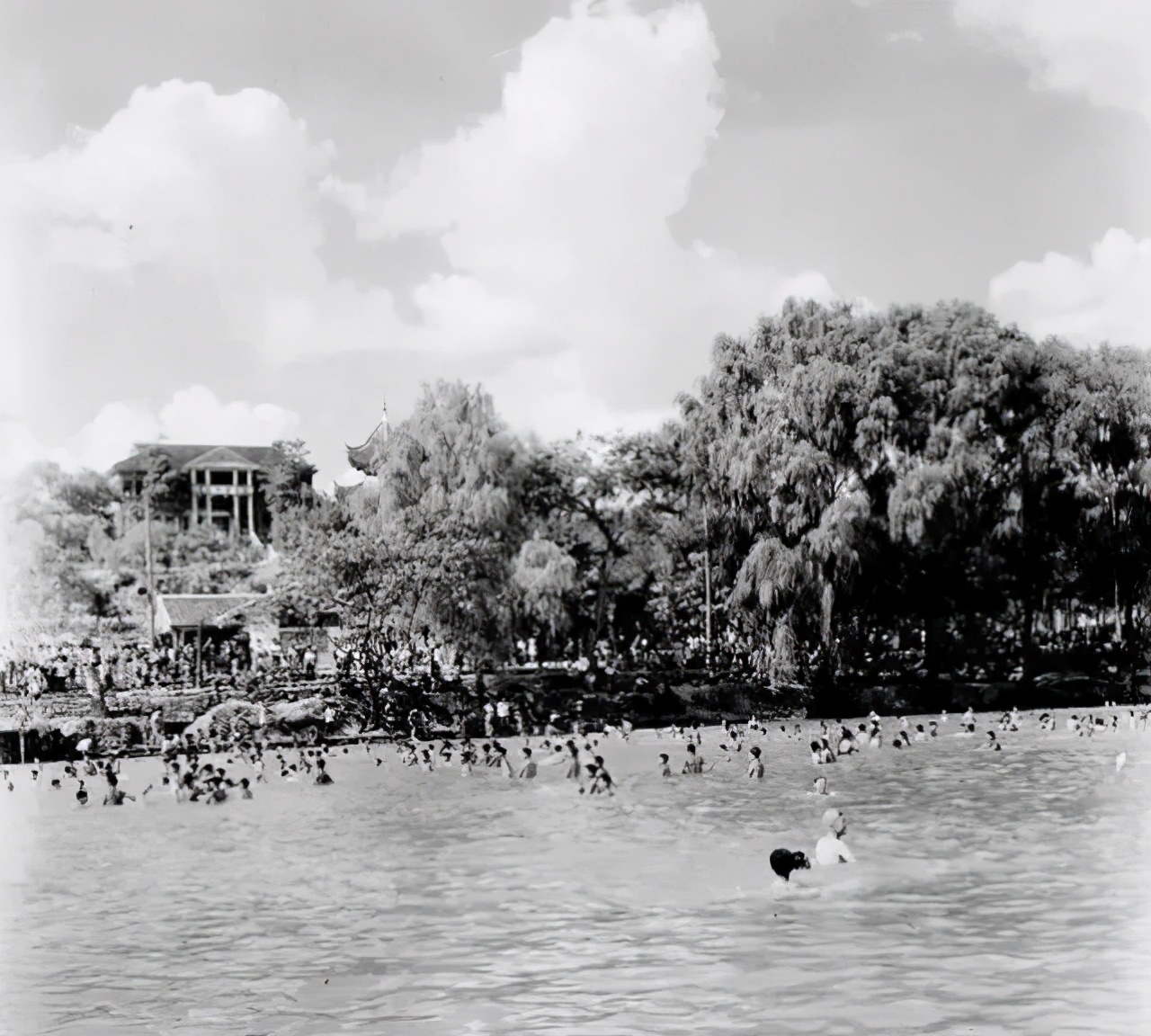 1931年，黄公略牺牲，毛*东泽**评价：毕生何奋勇，好教后世继君来