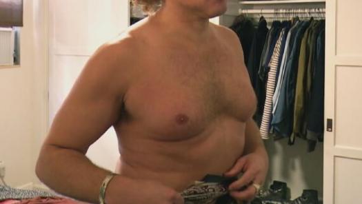 如何减掉胸部脂肪男性,男生胸部脂肪堆积什么样的