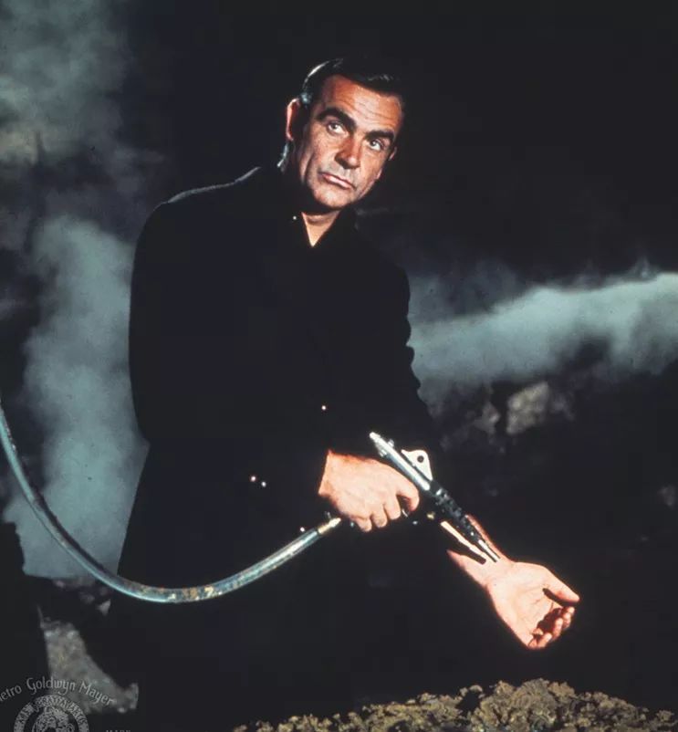 肖恩康纳利爵士,肖恩康纳利罗杰摩尔