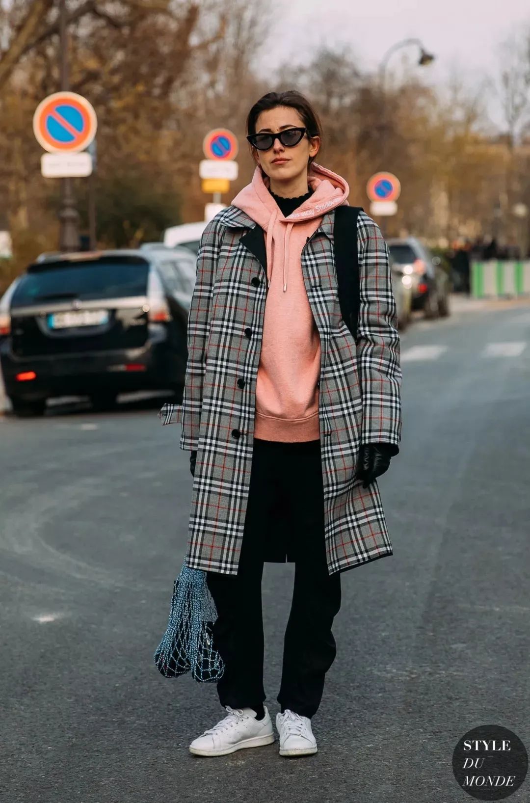 墨绿色格纹大衣怎样搭配好看,短款格纹毛呢大衣的搭配方法