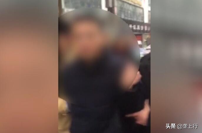 男子解不开平板电脑密码锁，到数码店换了一个苹果手机走？