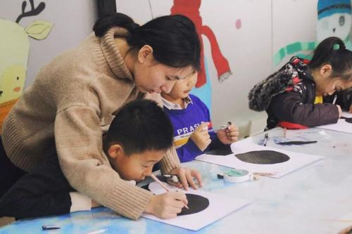 孩子喜欢透明色是什么性格,孩子喜欢黄颜色为什么