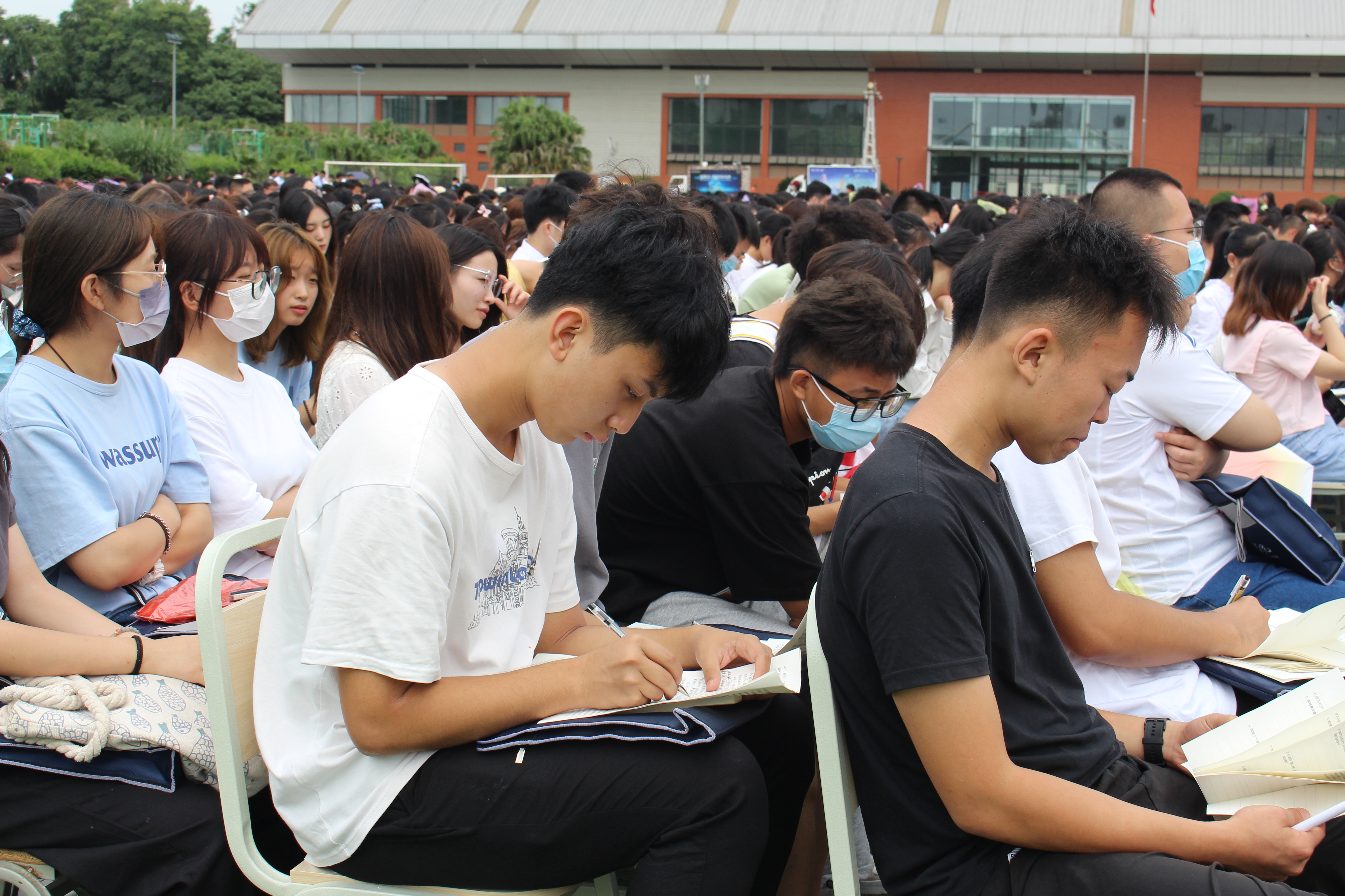 新生就读锦城学院需要准备些什么,锦城学院入学路线