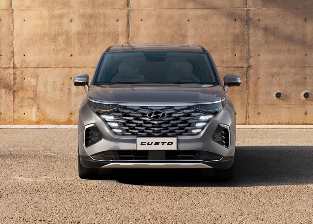 起亚嘉华和库斯途是一个车吗,起亚全新嘉华三排