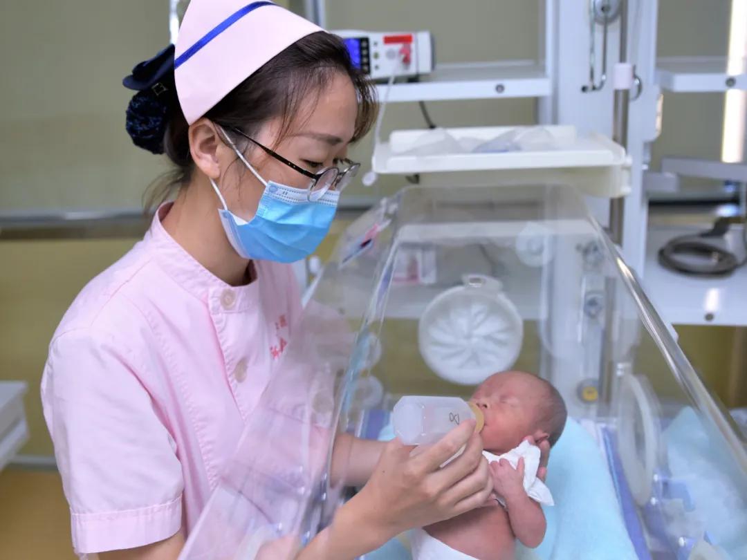 关爱新生呵护未来——记安溪县医院新生儿科独立开科满月