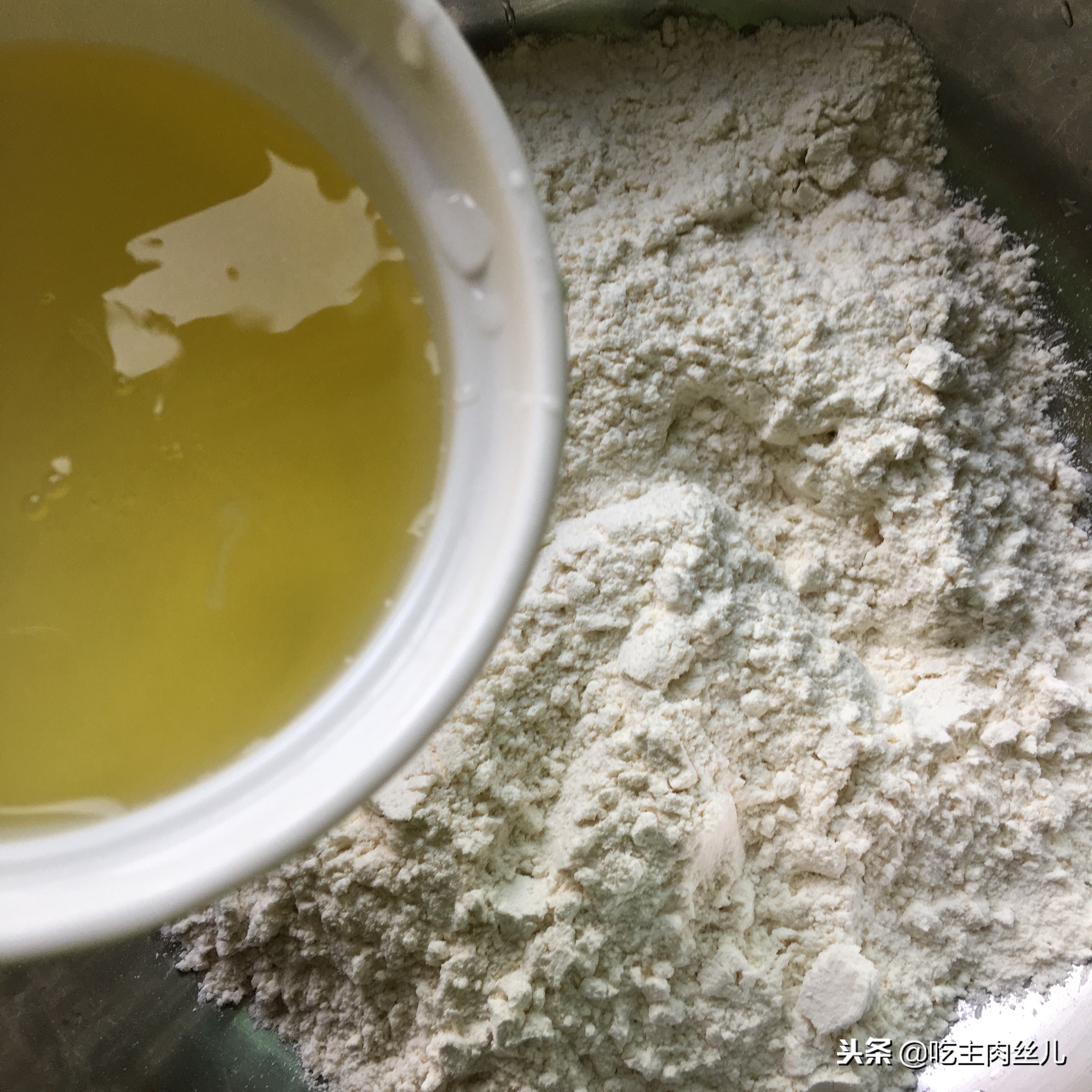 饺子皮不硬的秘诀,饺子皮不粘的小窍门