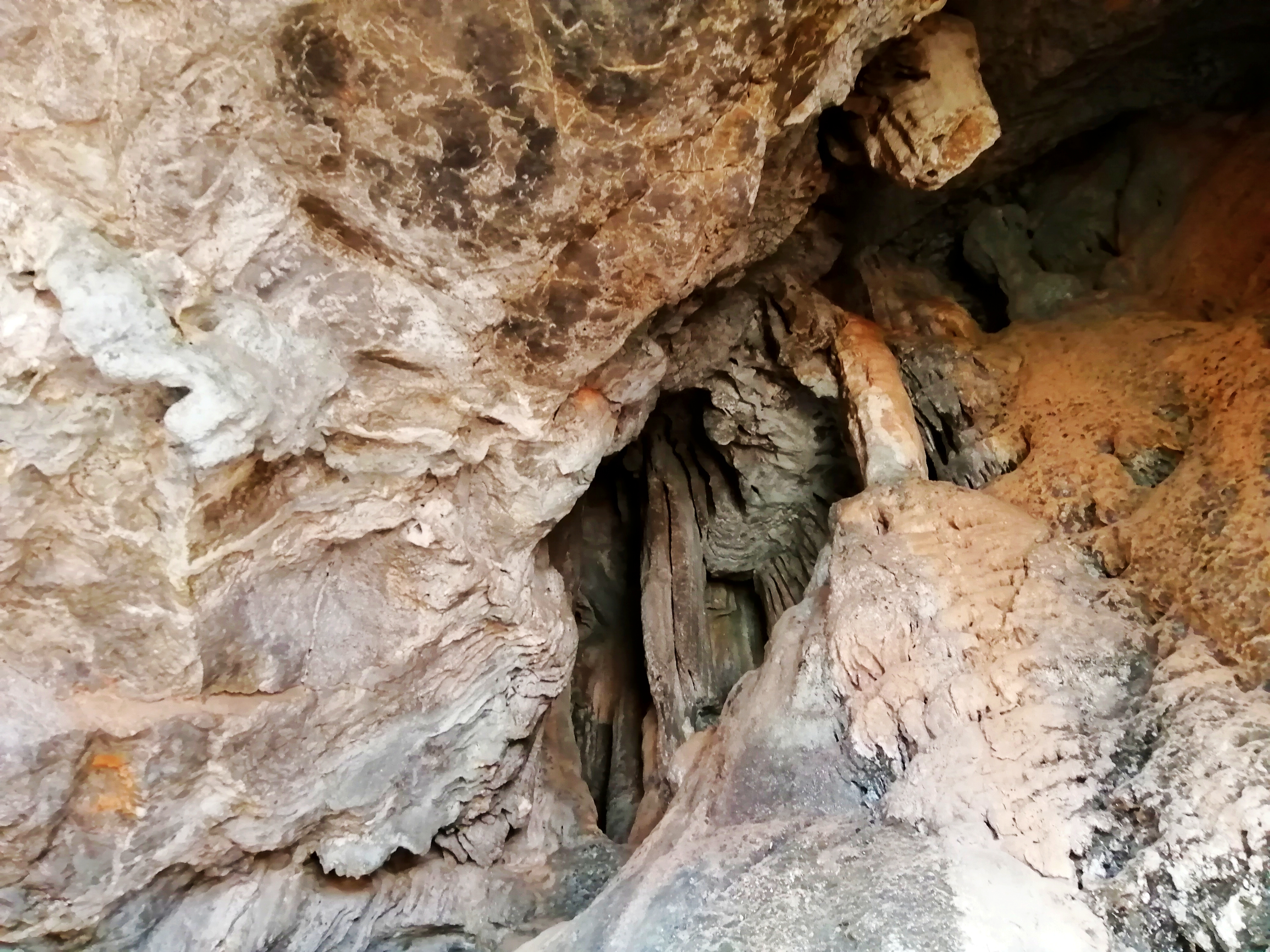 惊喜？悲哀？昆明三环徐霞客探寻过的两个溶洞，还是380年前样子