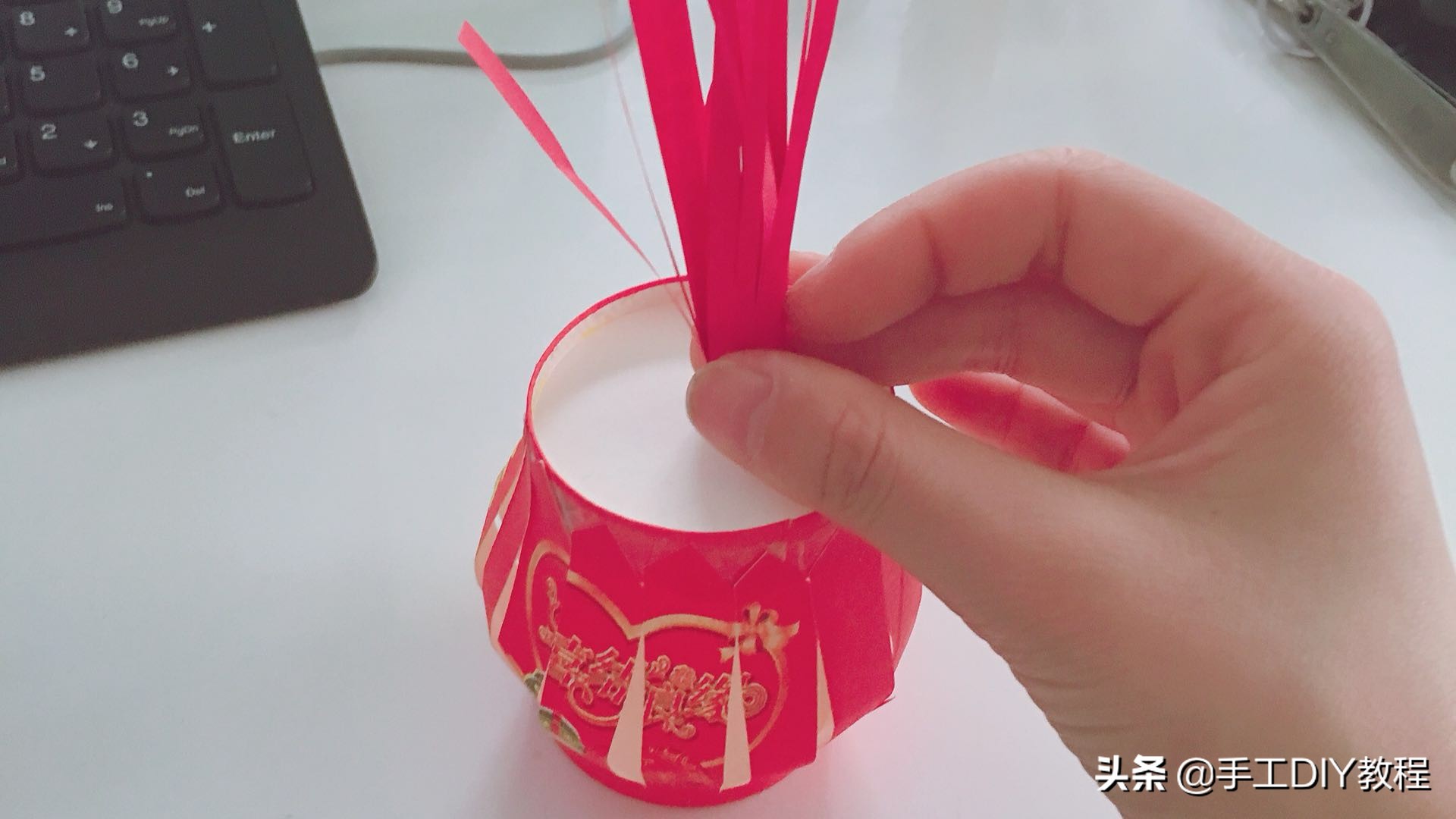 元宵节灯笼手工制作教程视频,元宵节灯笼手工制作放蜡烛教程