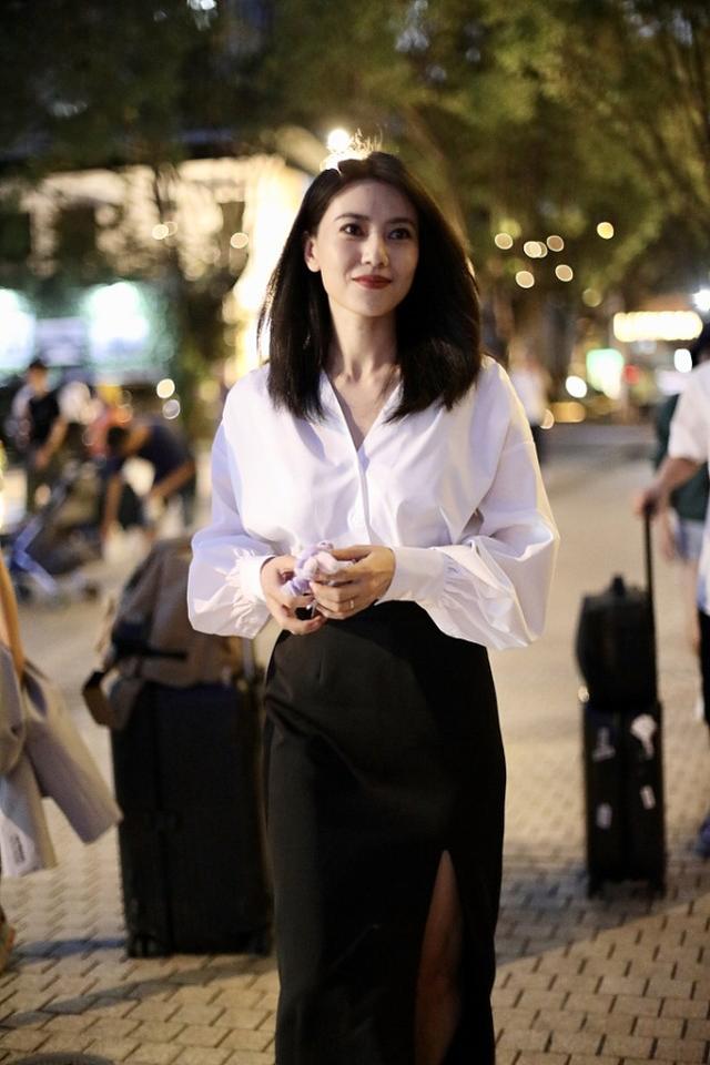 41岁的高圆圆极简黑白配,高圆圆黑白配出席秀场