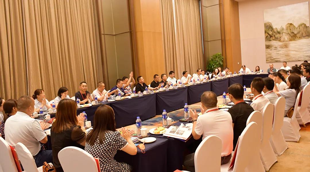 走进永亨—成都市家具商会举办办公家具标杆企业学习交流沙龙活动