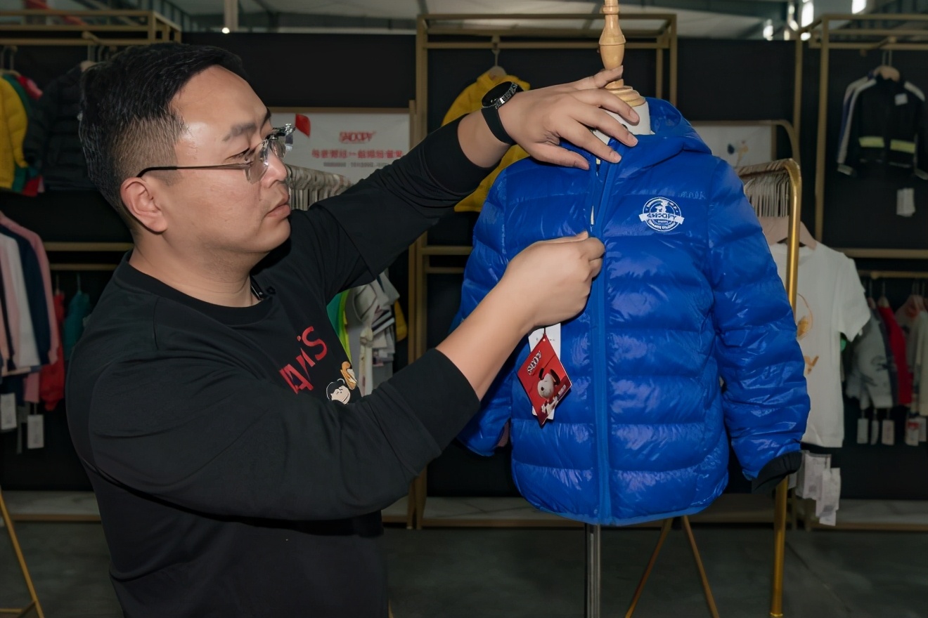 这家老品牌，靠“拼”获得新生