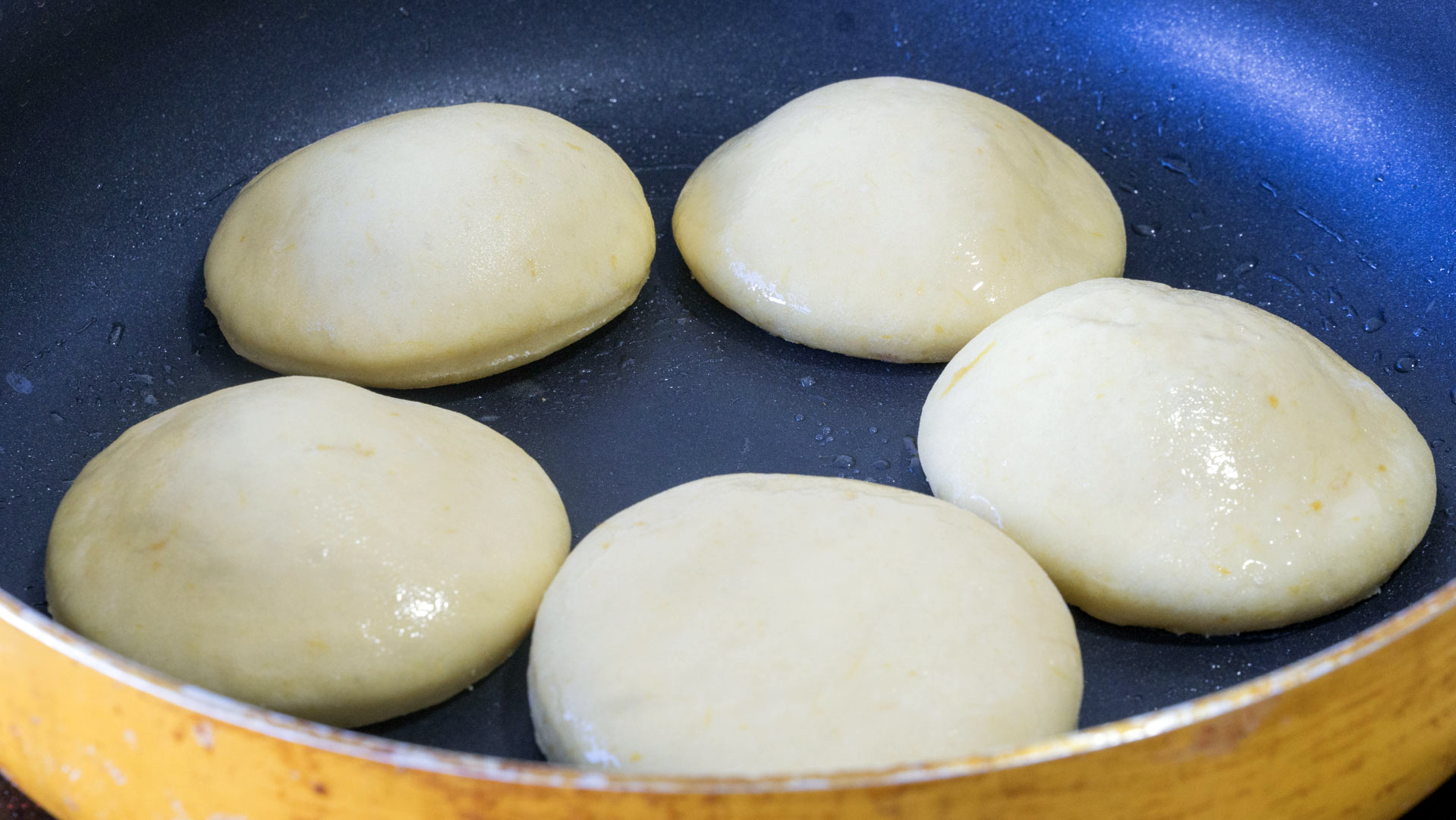 软糯香甜的南瓜饼超简单,好吃的南瓜饼老人孩子都抢着吃