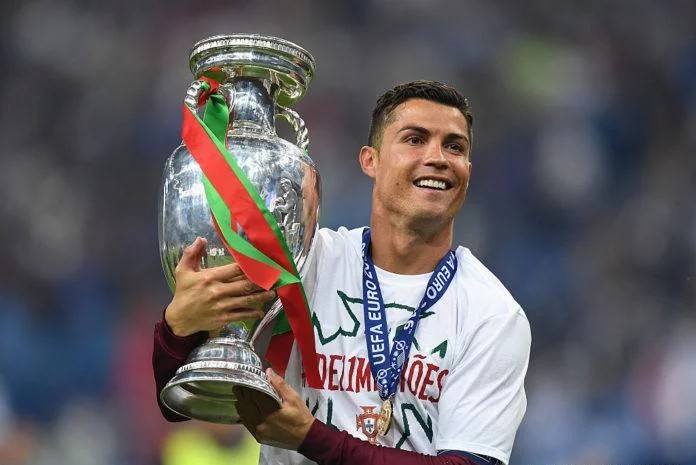 c罗梅西连续14年入选年度最佳阵容,央视网体育评c罗微博