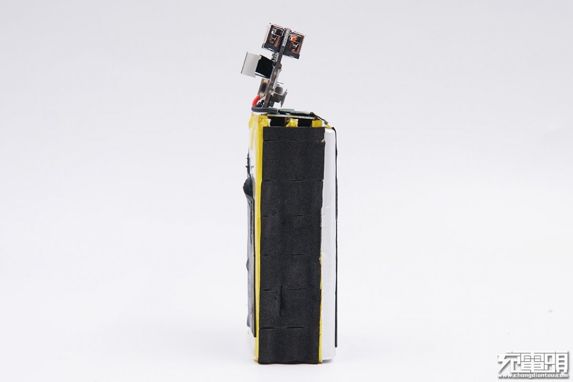 倍思30w超级硅充电器拆解,倍思65w移动电源拆解