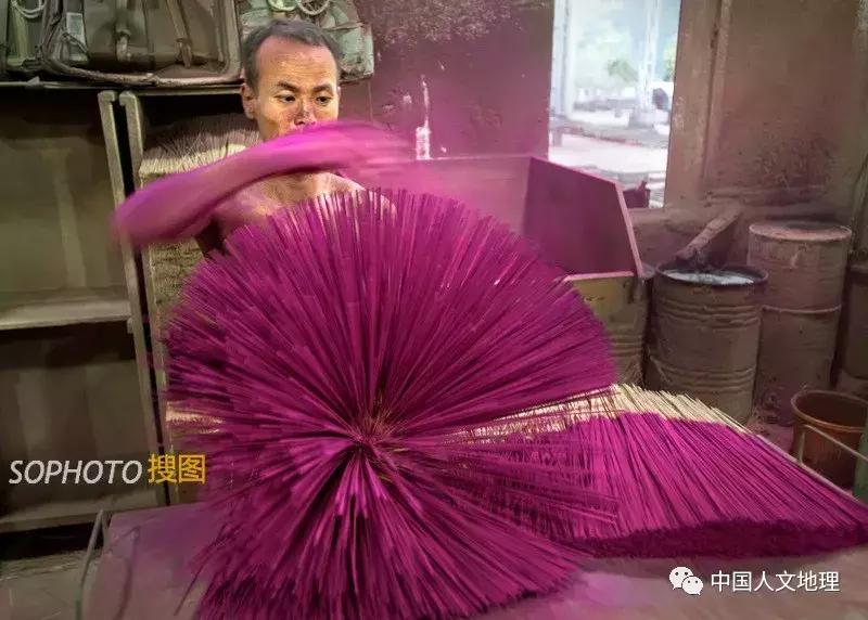 祖祖辈辈传下来的制香手艺,老百姓手工制香