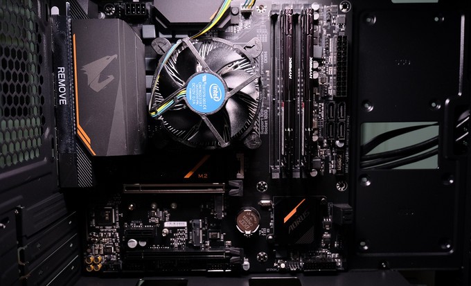 我给我老婆配了一台他们单位最好的电脑，让她再也没有理由划水